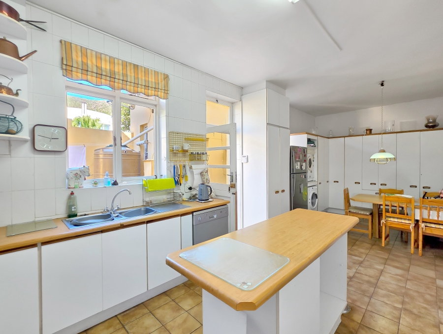 6 Bedroom Property for Sale in Sea Point Western Cape